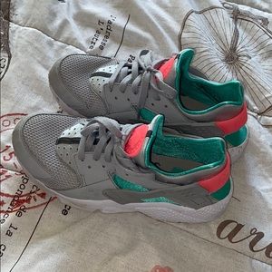 NIKE HUARACHES 💕